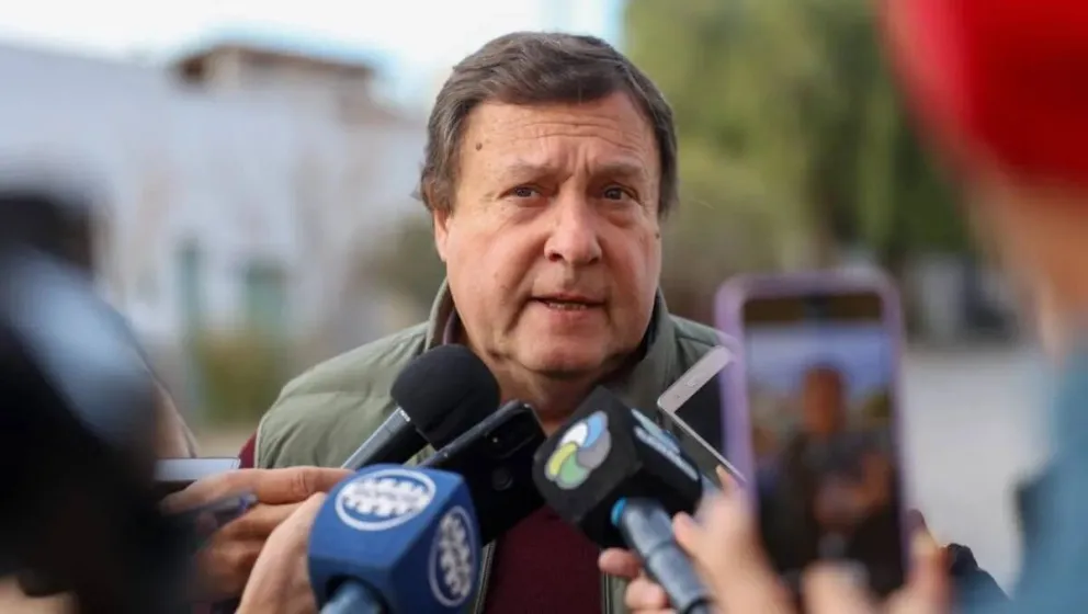 Tensión entre el Gobierno y las provincias por la caída de las transferencias nacionales: cómo afecta a Río Negro