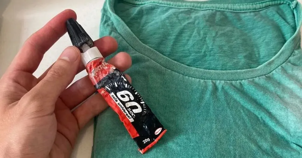 Manchas de pegamento en la ropa: trucos caseros para eliminarlas