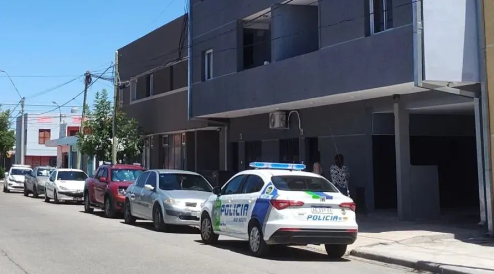 Encontraron a un joven muerto en un complejo de departamentos céntrico