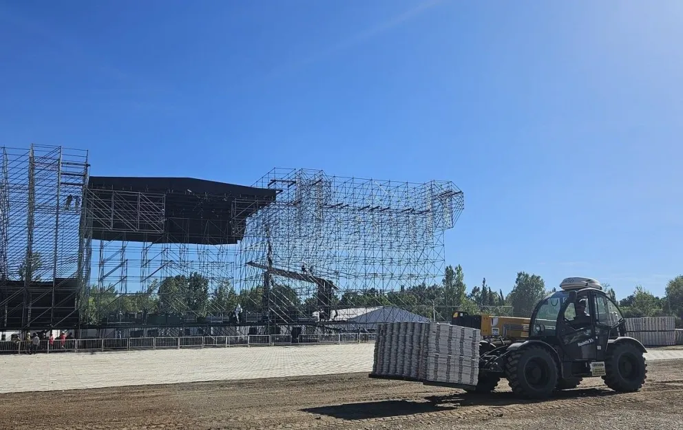 Avanza el escenario de la Fiesta de la Confluencia