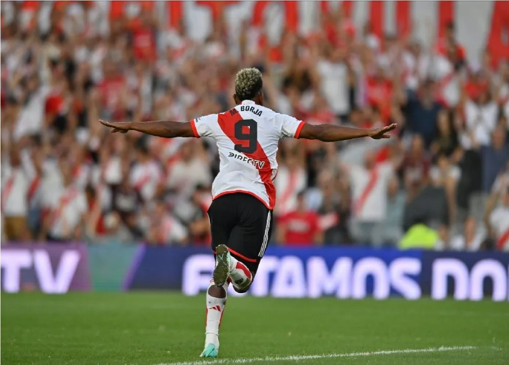 ¡Paliza Monumental! River no tuvo piedad de Vélez y lo goleó en casa