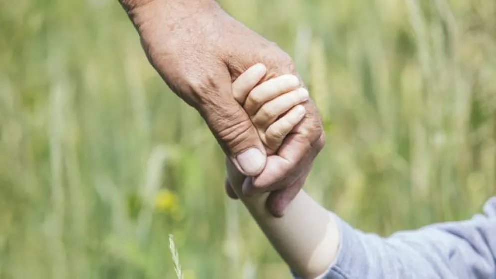 Buscan una familia solidaria para una nena de 8 años de Roca