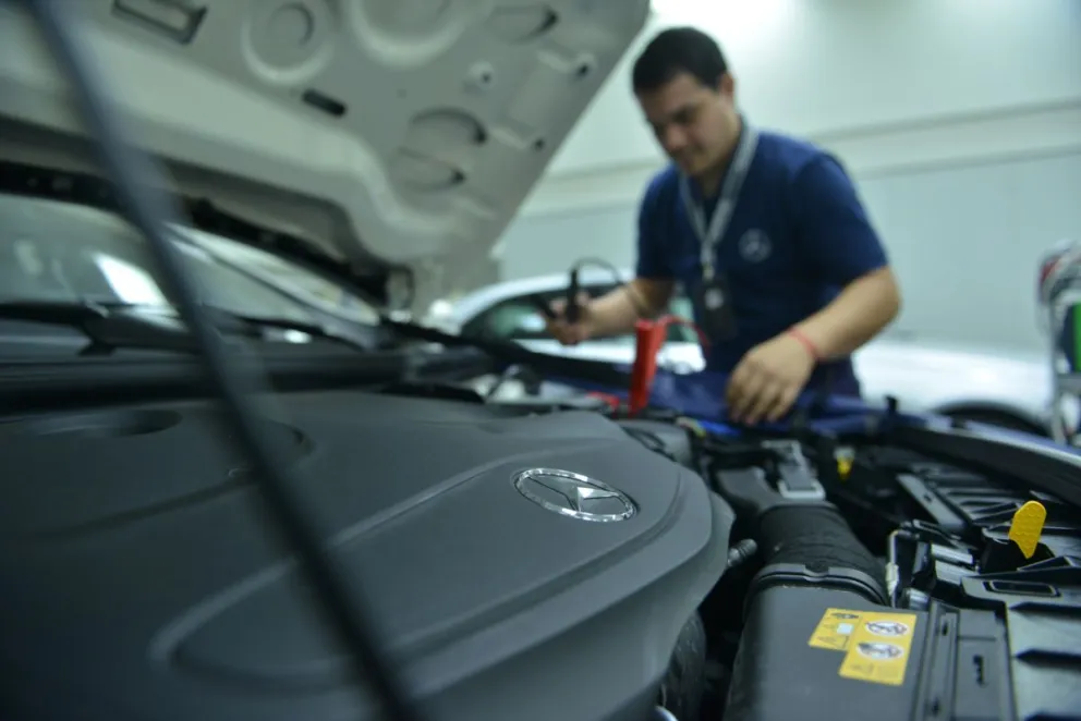 Compró un auto de alta gama y se le fundió antes de los tres meses