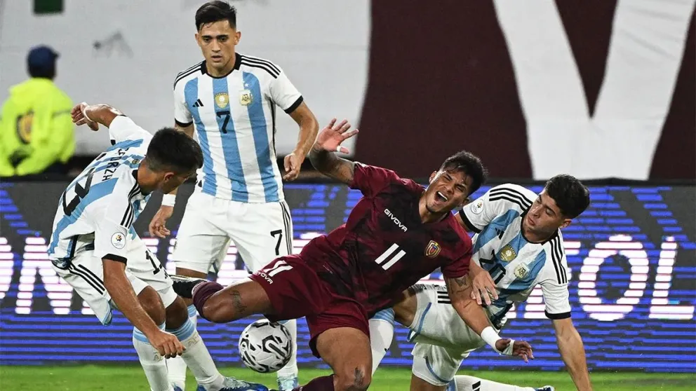 Preolímpico Sub 23: polémico arbitraje en el partido Argentina vs Venezuela