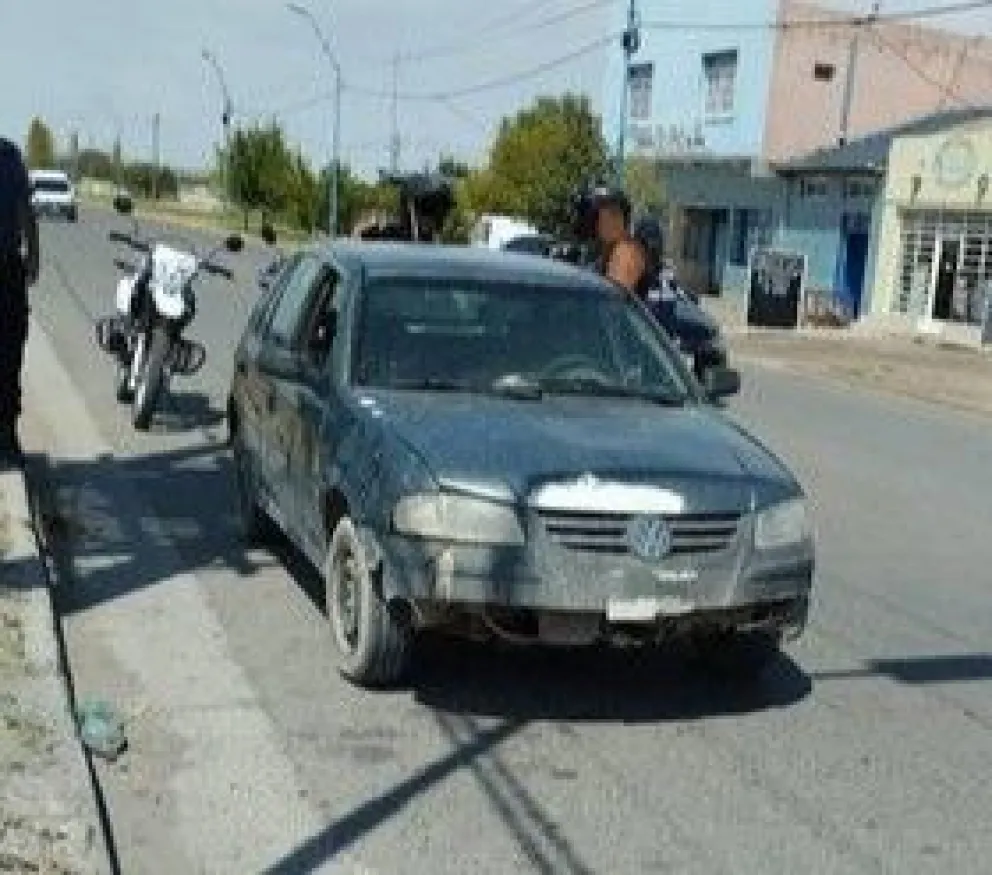 Los atraparon robando elementos de una chacra en Roca 