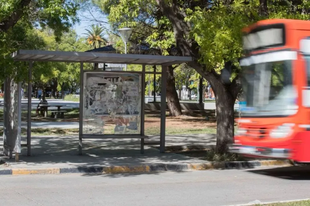 Weretilneck aseguró el subsidio provincial al transporte para todo el año en Roca y otras localidades