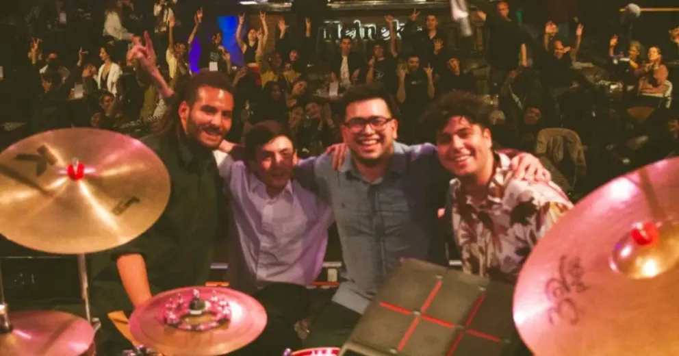 “No Culpes al Horóscopo”, la banda surgida en Roca que deslumbró en la Confluencia 