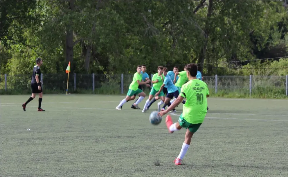 Futbolistas de un club de la Liga Confluencia representarán a Argentina en España 