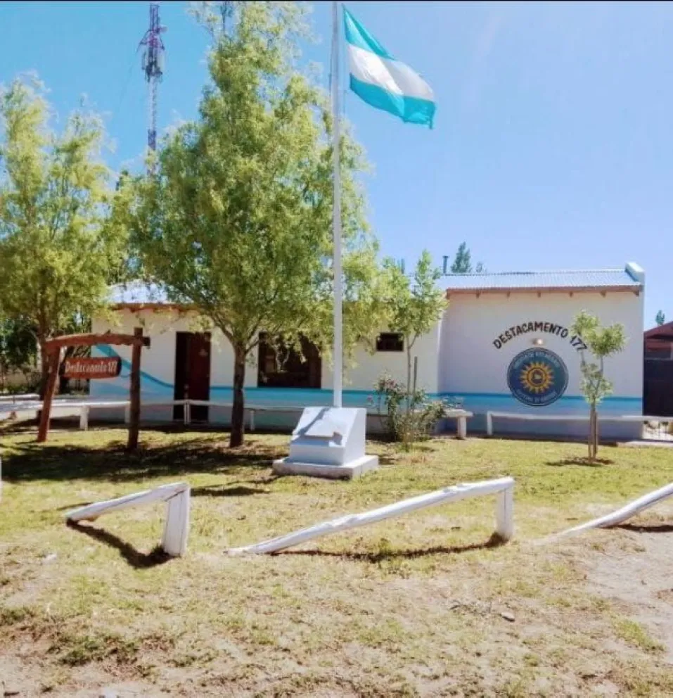 Lo detuvo la policía tras salir de una vivienda con una mochila y una bolsa robada