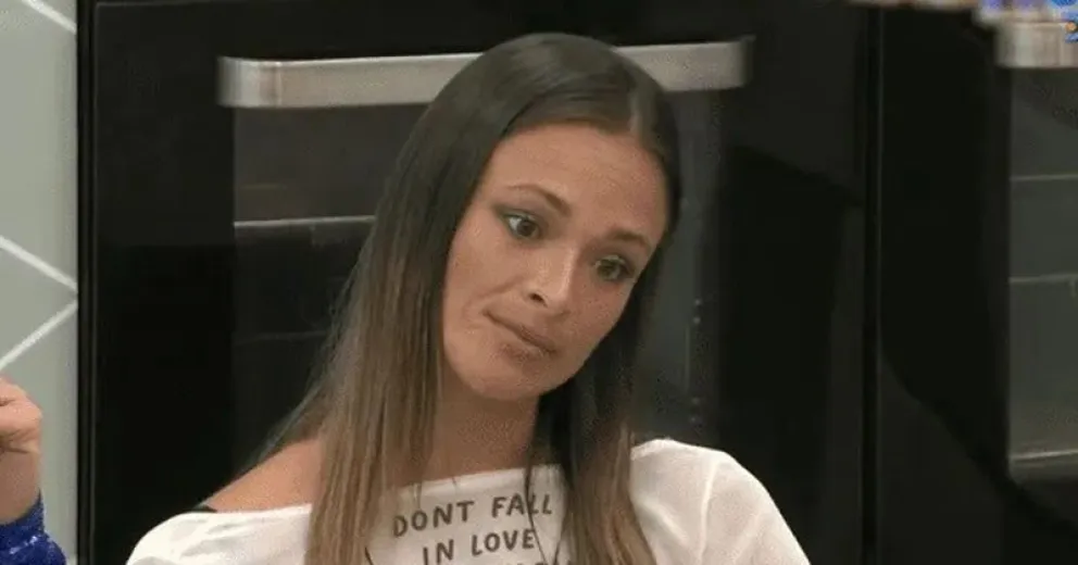 Tensión desatada en Gran Hermano: Agostina rompe todas las fotos de sus compañeros