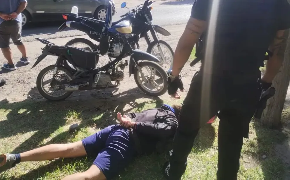 Quedó detenido tras huir y resistirse a la policía por circular en una moto robada en Roca