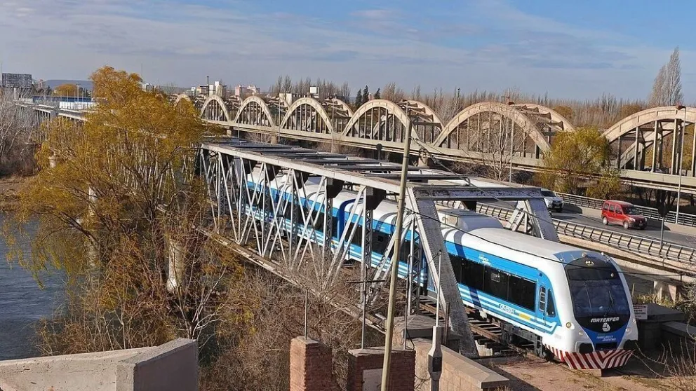 Estudiantes juntan firmas para que vuelva el Tren del Valle a Cipolletti