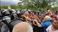 Policías de Catamarca tomaron la casa de gobierno provincial en reclamo de mejoras salariales