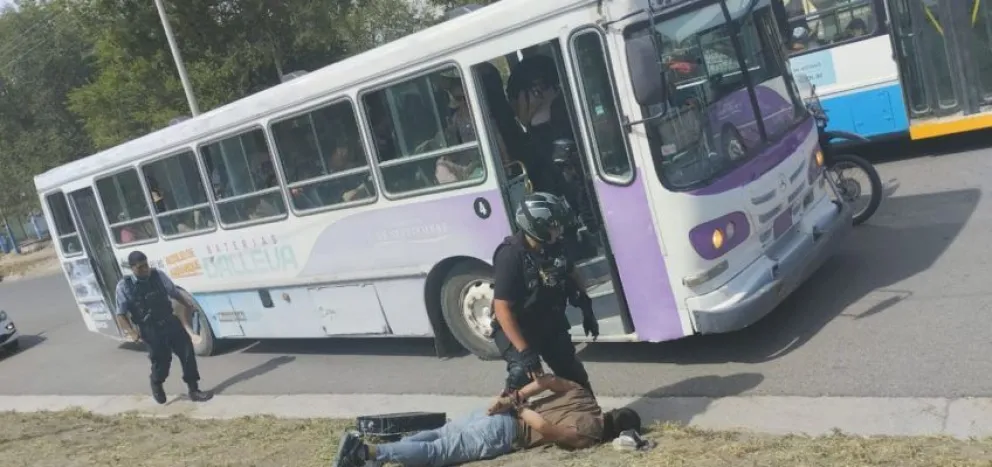Quedó detenido cuando huía en un colectivo de Roca tras robar un electrodoméstico 
