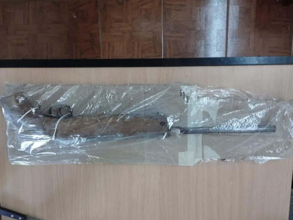 Detienen a cuatro hombres sospechosos de un homicidio y armas de fuego tras doce allanamientos