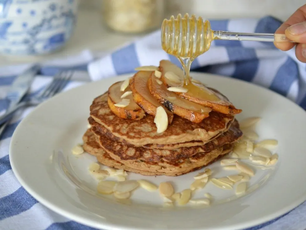 Desayuno rico y nutritivo: cómo hacer panqueques de manzana y avena en 4 pasos