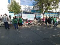 Jubilados de ATE protestan frente a la ANSES de Roca 