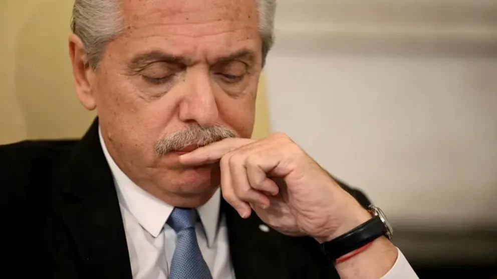 Imputan a Alberto Fernández por irregularidades en contratación de seguros