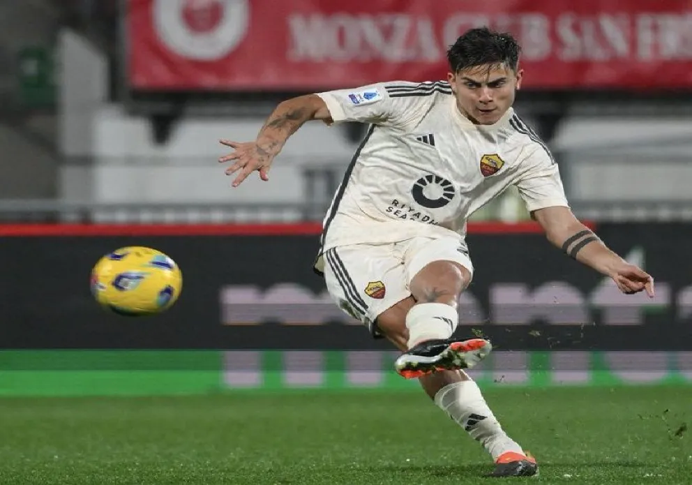 Una “joya” de Dybala en la victoria de la Roma: Paredes también aportó su gol