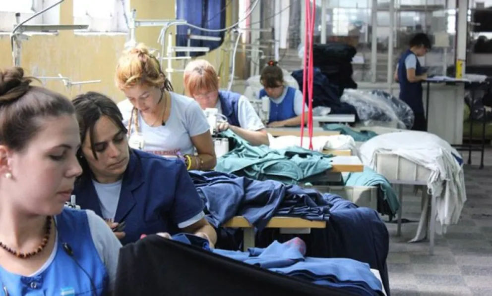 Una empresa textil de Brasil echó a más de 100 trabajadores de su planta