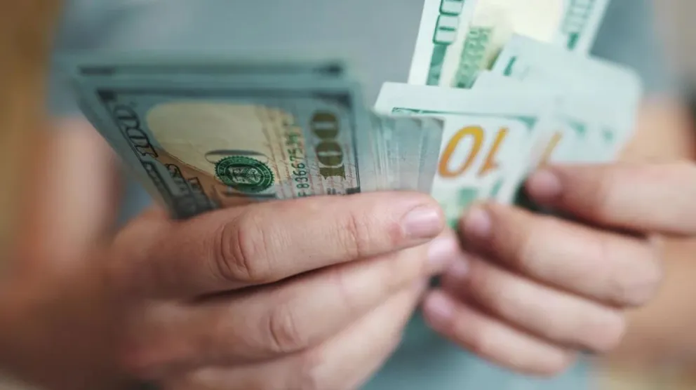 Se renovó el cupo para acceder al dólar ahorro: quiénes no pueden comprarlo