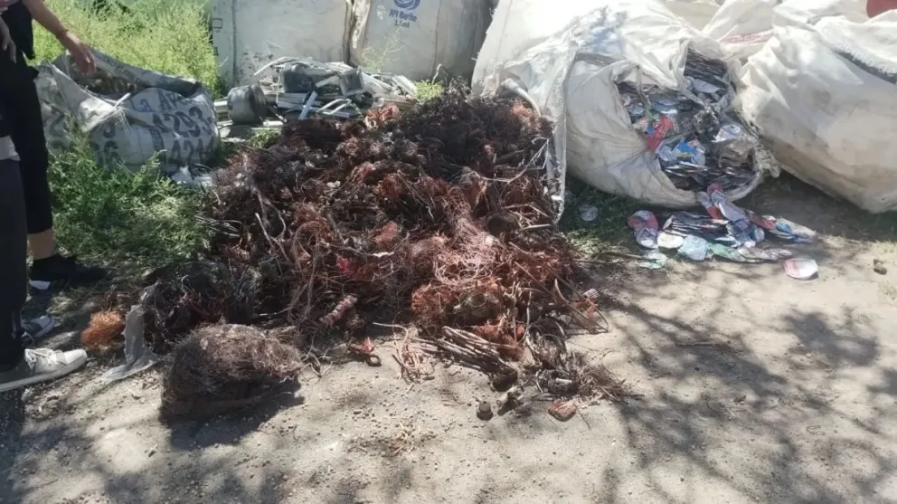 Decomisaron dos camiones con 10 mil kilos de cobre en Roca