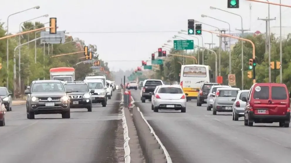 Una ciudad del Alto Valle instaló más de 100 cámaras para controlar el tránsito y las fotomultas son saladitas