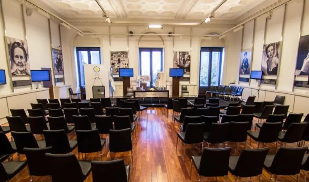 En el marco del 8M, el Gobierno cambió de nombre el Salón de las Mujeres a "Salón de los Próceres"