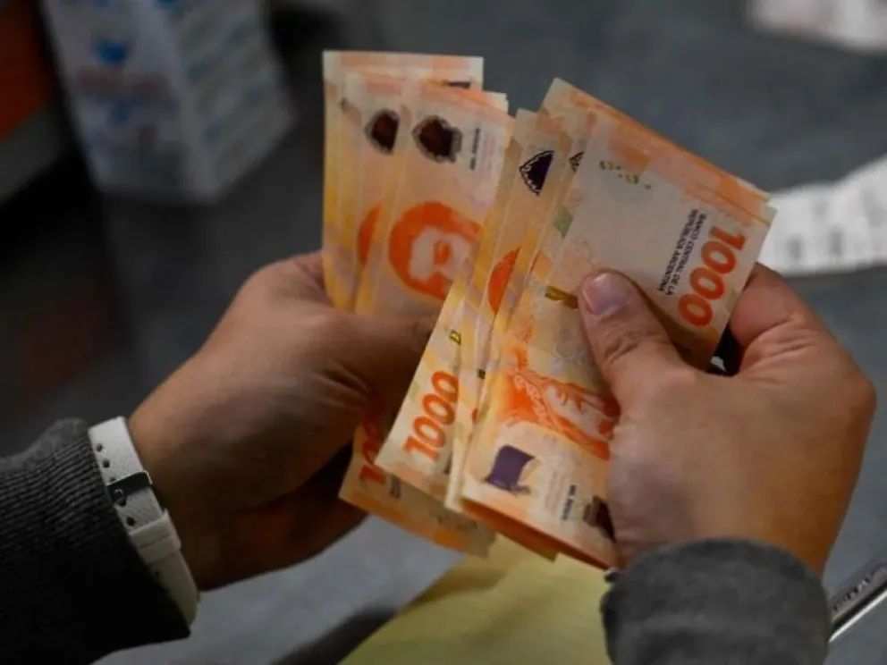 Los salarios de los trabajadores formales han caído drásticamente en enero