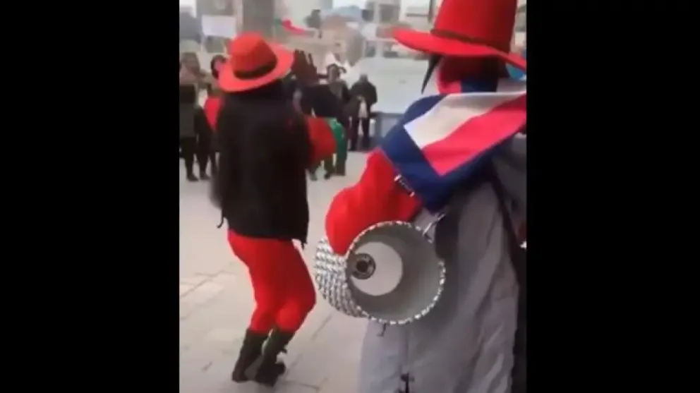 Dos mujeres fueron detenidas por bailar en público en Irán: mira el video