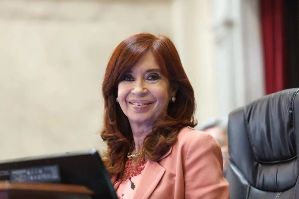 Cristina Kirchner, le respondió al presidente: " Admita que firmó, cobró y lo pescaron" 