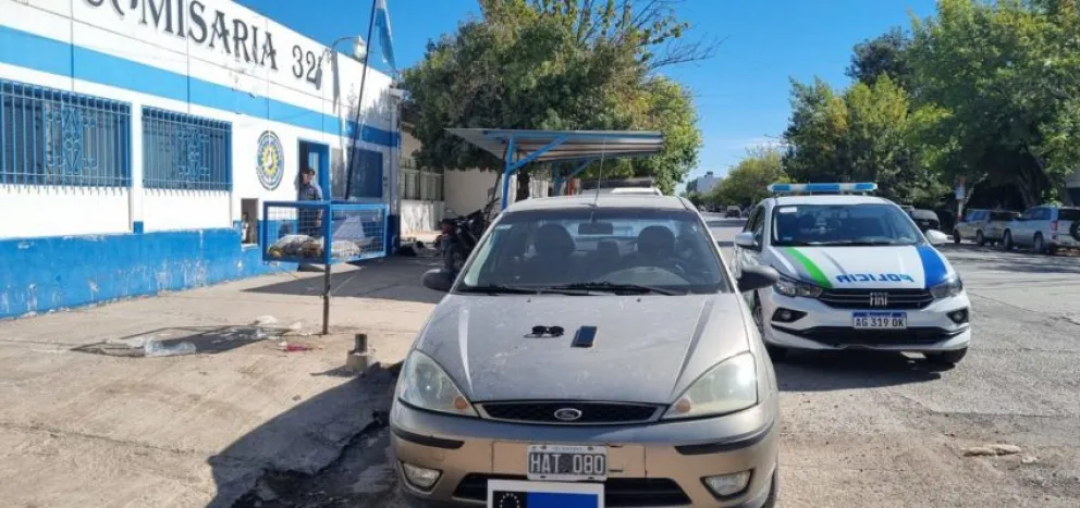 Se bajó a comprar y le robaron el auto: el vehículo apareció horas más tarde abandonado