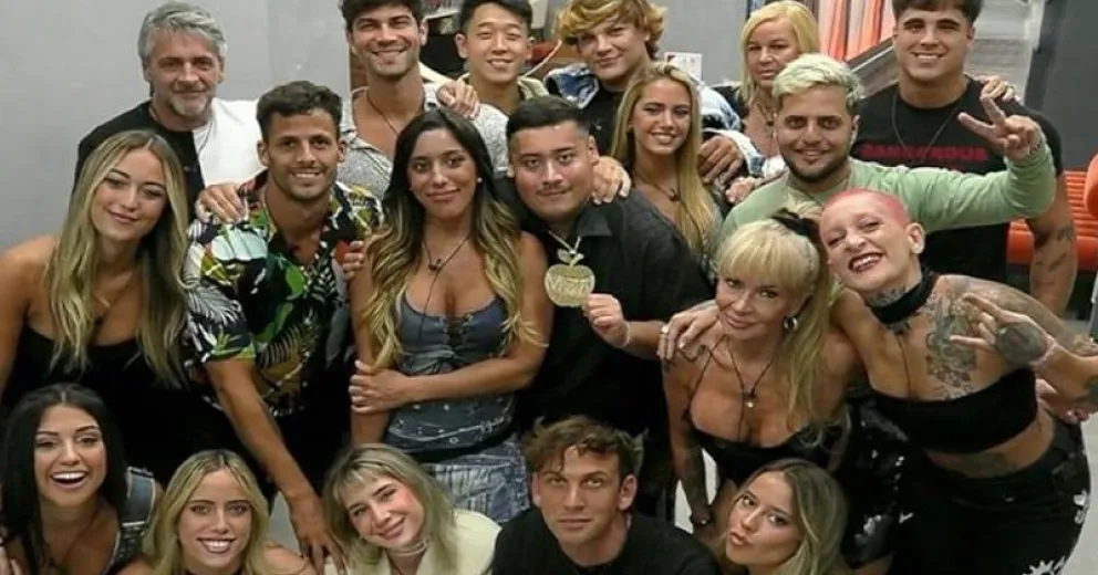 Sorpresa en Gran Hermano: le regalaron un celular a una participante