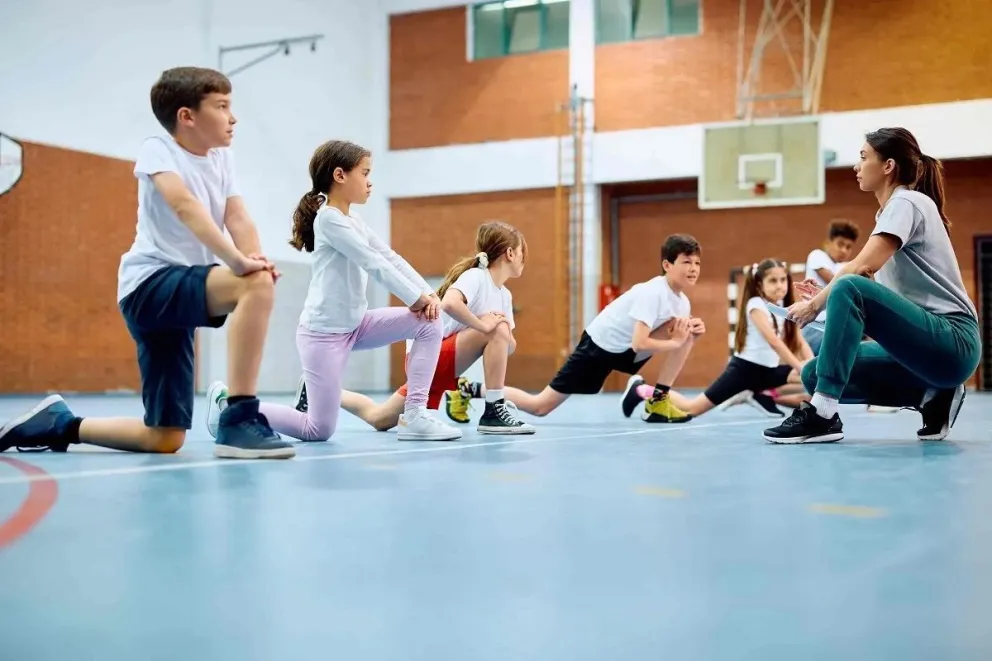 ¡Qué mala pata! Se enganchó el pie en la clase de gimnasia y sufrió doble fractura de tibia y peroné