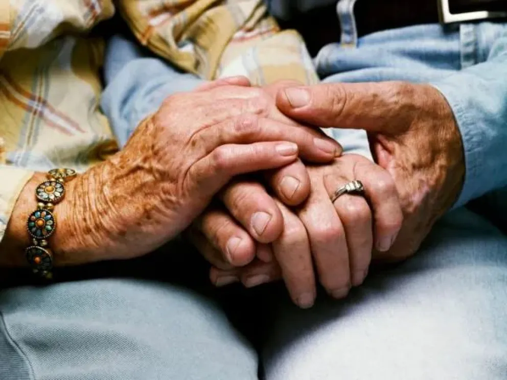 Ladrones sin corazón: ataron y le robaron 500 mil pesos a una pareja de jubilados