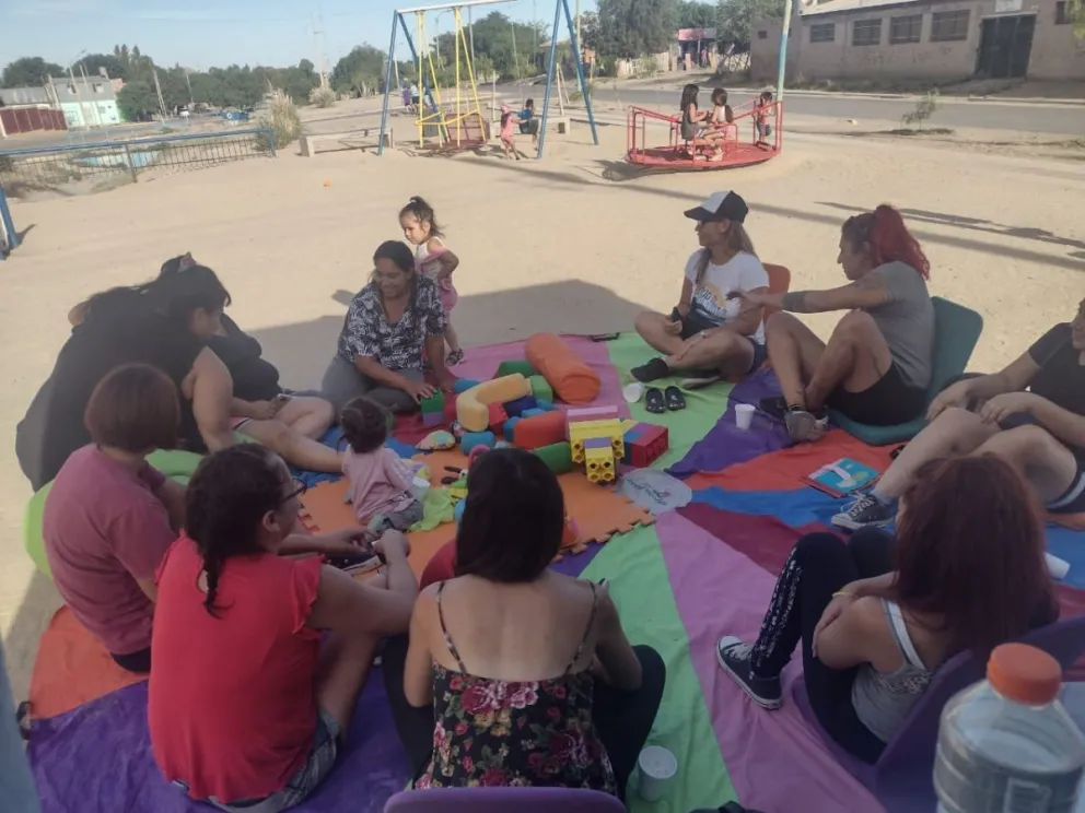Trabajadores del programa Primeros Años se declaran en estado de alerta y movilización permanente