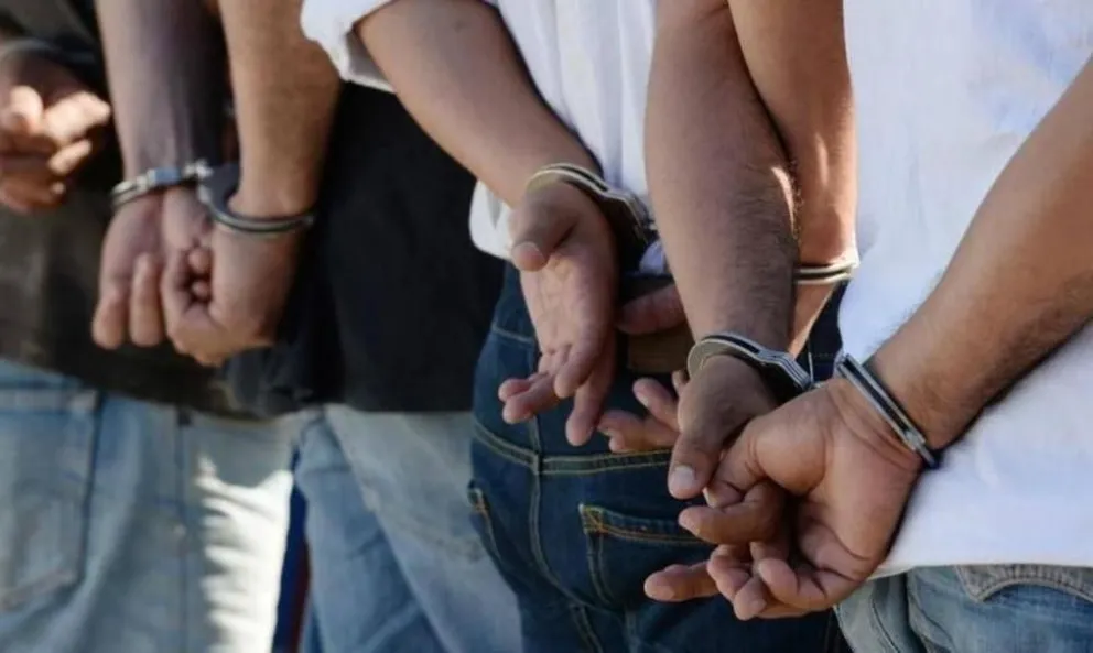 Desmantelaron dos puntos de venta de drogas en la región: Hay tres detenidos