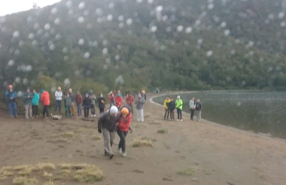 Evacuaron a un roquense que sufrió una arritmia en un refugio sobre la montaña