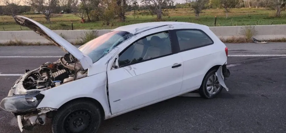 Una mujer busca al responsable de un terrible choque que le destruyó su auto