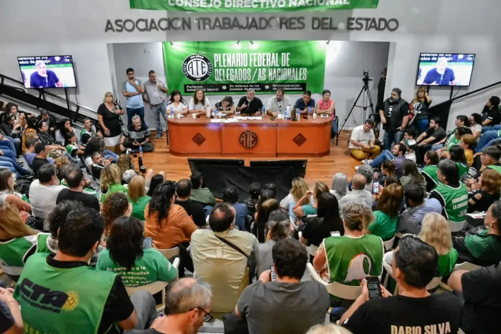 Paro de ATE paraliza puertos, aeropuertos y aduana por reclamos salariales