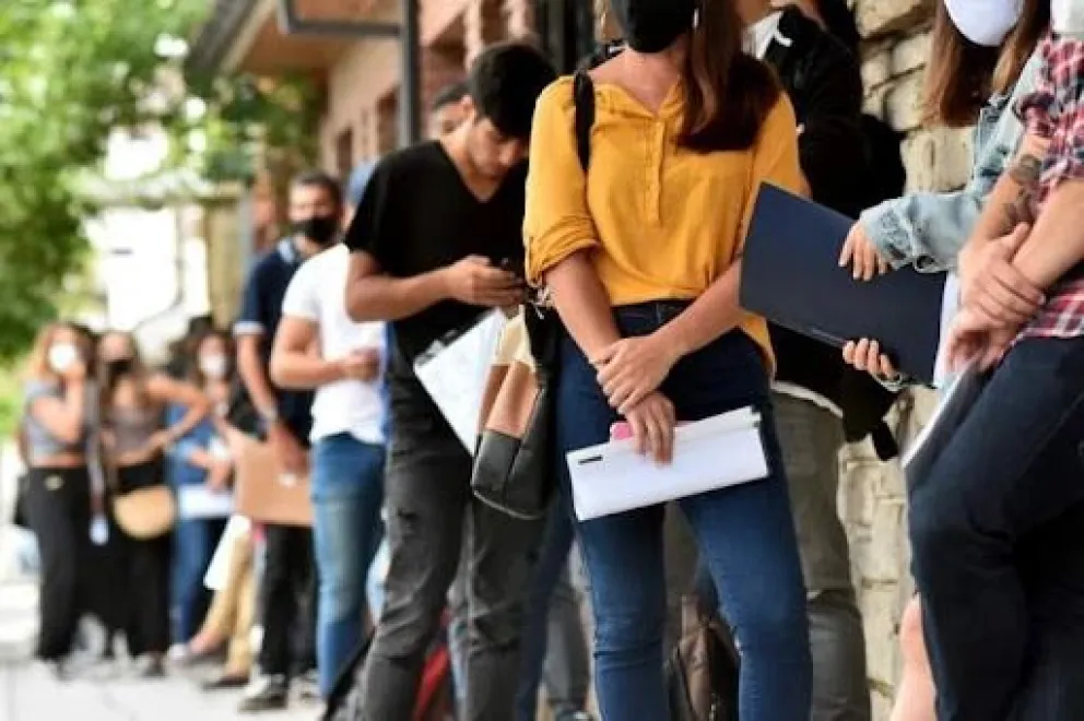 En busca de oportunidades laborales: más de 4 millones de argentinos buscan empleo