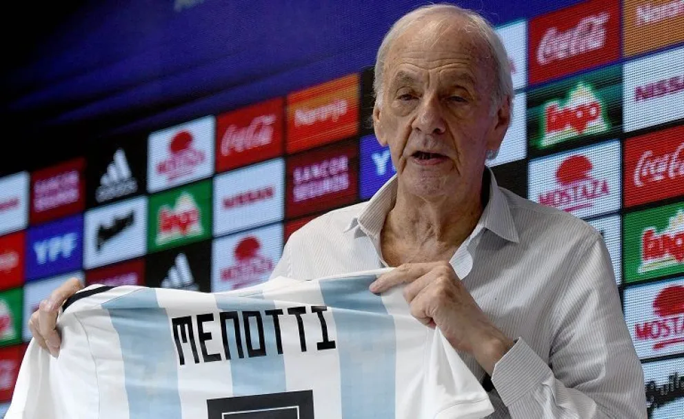 Preocupación por la salud de César Luis Menotti: fue internado por un cuadro de anemia