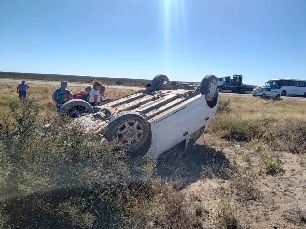 Impactante vuelco de vehículo en Ruta Nacional 22