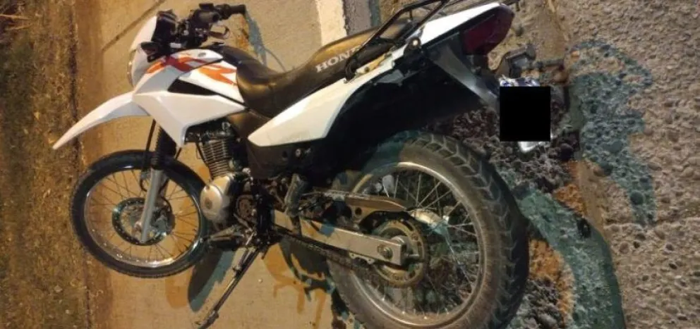 Tras una persecución policial en Allen, recuperan una moto que había sido robada en Roca