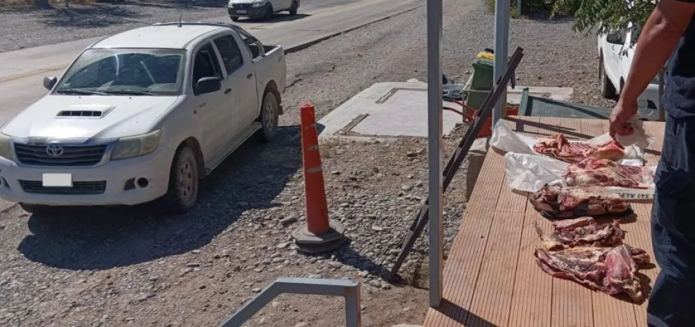 Paso Córdoba: llevaba dos bolsas arpilleras con 75 kilos de carne y lo atrapó la policía