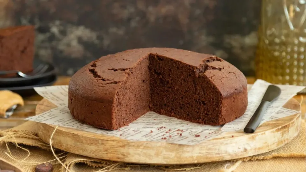 Esponjoso bizcohuelo de yogurt y cacao para la merienda 