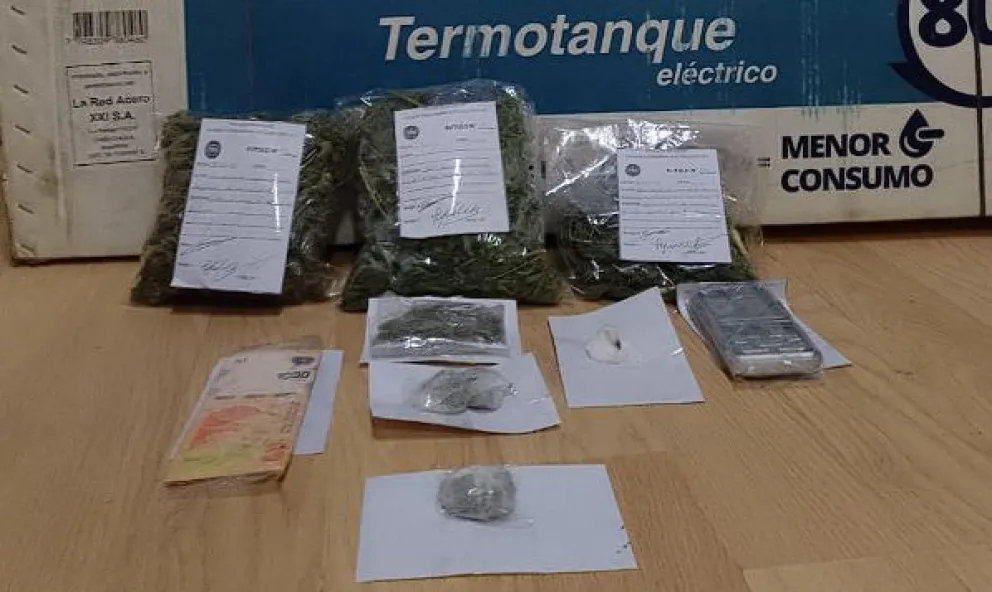 Le secuestraron drogas y plantas de marihuana a un joven de 19 años en el Alto Valle
