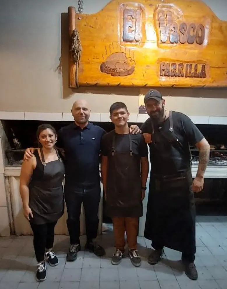 Un reconocido chef visitó una parrilla de Roca 
