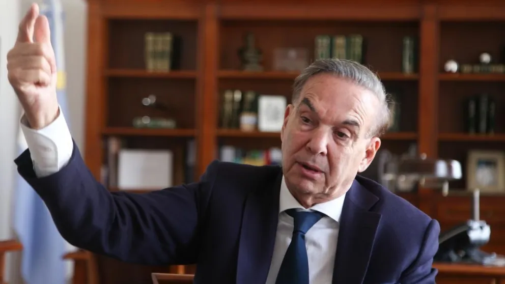 Pichetto busca derogar una ley sobre las comunidades indígenas y sus tierras: de qué se trata