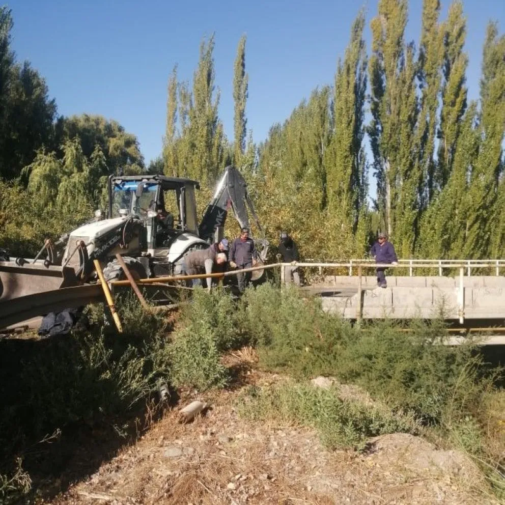 Continúan los trabajos de mantenimiento de puentes en Roca